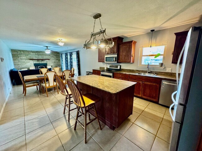 Building Photo - Spacious McAlester Home with Workshop Acce...
