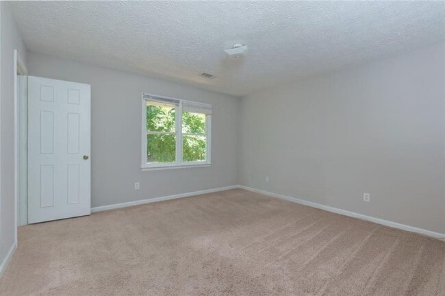 Building Photo - 1200 Mitsy Forest Dr NE