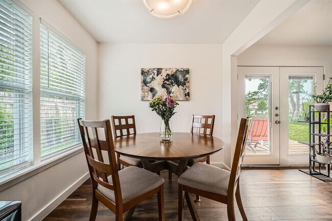 Building Photo - 9705 Oriole Dr