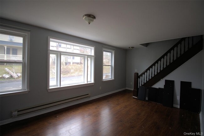 Building Photo - 9 Spring St