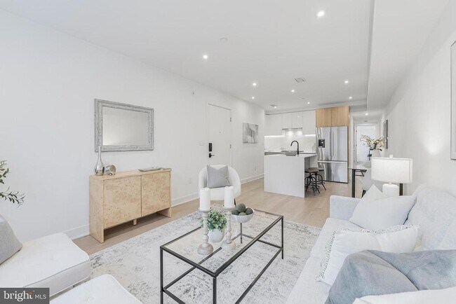 Building Photo - 4017 Davis Pl NW