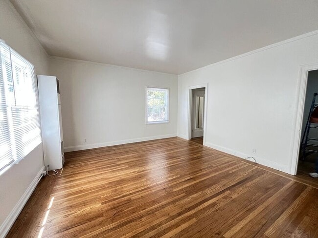 Building Photo - 6056 Monroe Ave