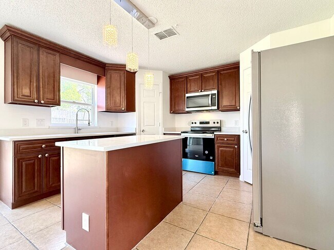 Building Photo - The perfect haven - 4Bedrooms / 2.5Bath family home at Orlando!