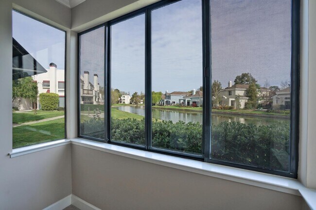 Building Photo - 530 Shorebird Cir