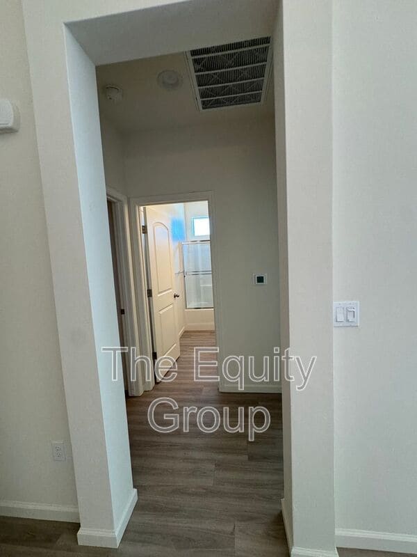 Building Photo - 4112 E Kaweah Ave