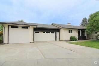 Building Photo - 5 Bed/3 Bath House in Kennewick Canyon Lakes