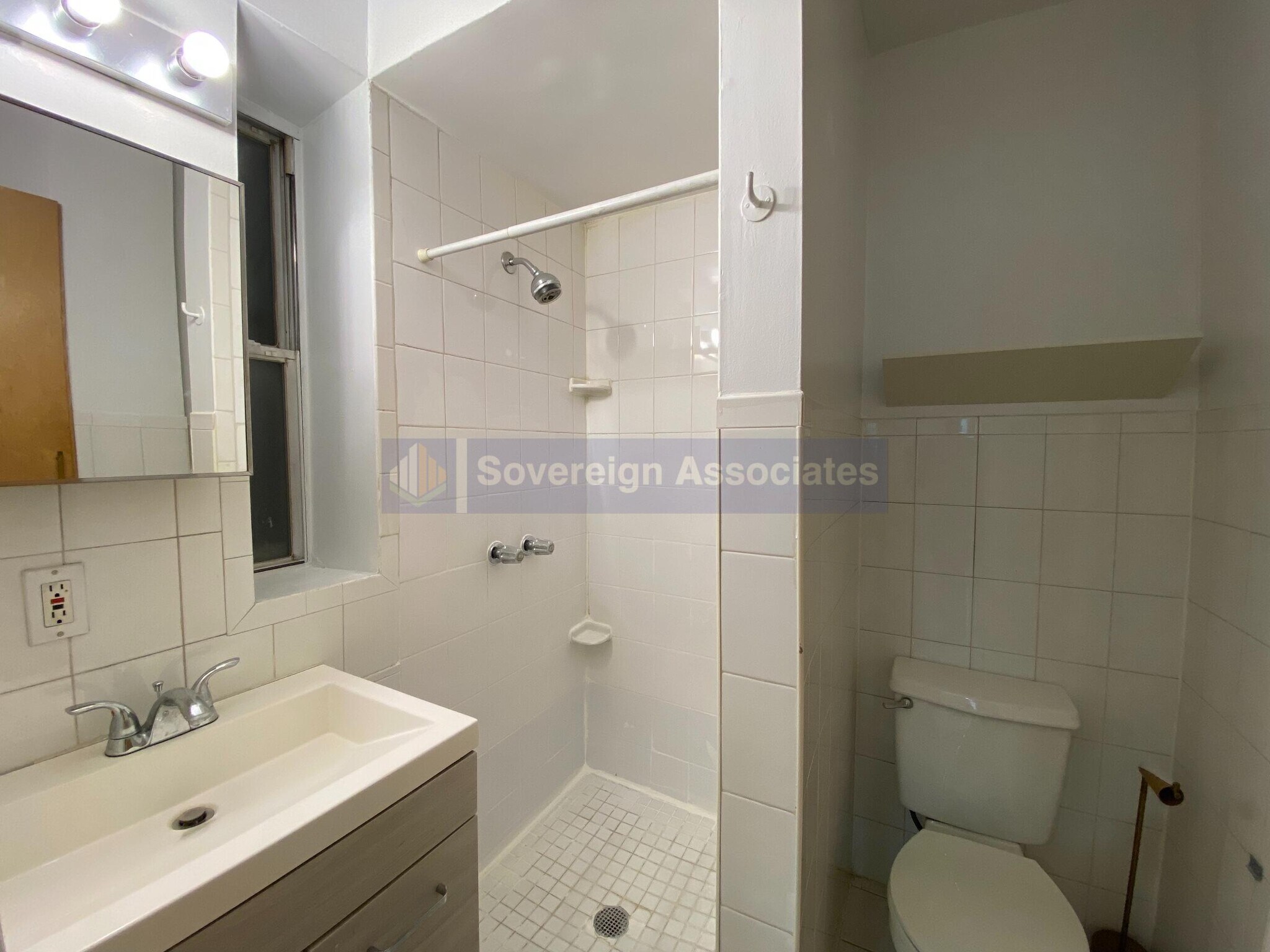 Building Photo - 527 W 48th St