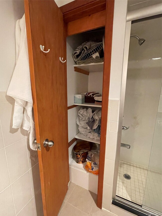 Building Photo - 169 Old Mamaroneck Rd