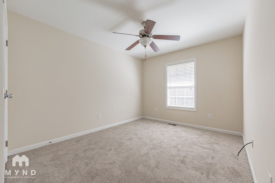 Building Photo - 902 Appleby St NW