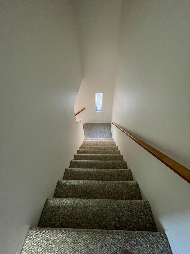 Building Photo - 5801 Lowell St NE