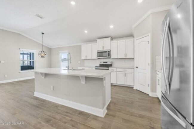 Building Photo - Stunning Waterfront 4 Bed Property in Sunn...