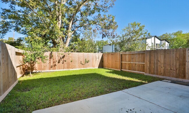 Building Photo - 3535 Mt Pleasant St