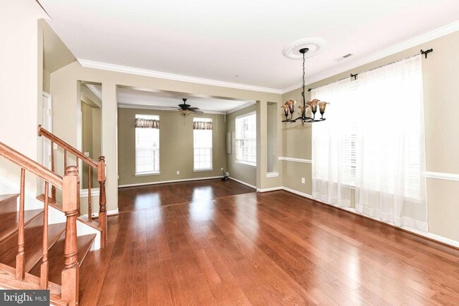 Building Photo - 13592 Village Green Dr