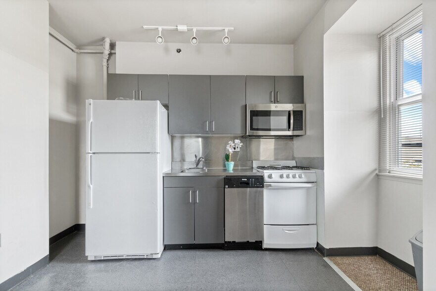Kitchen - 1420 Cecil B. Moore Ave