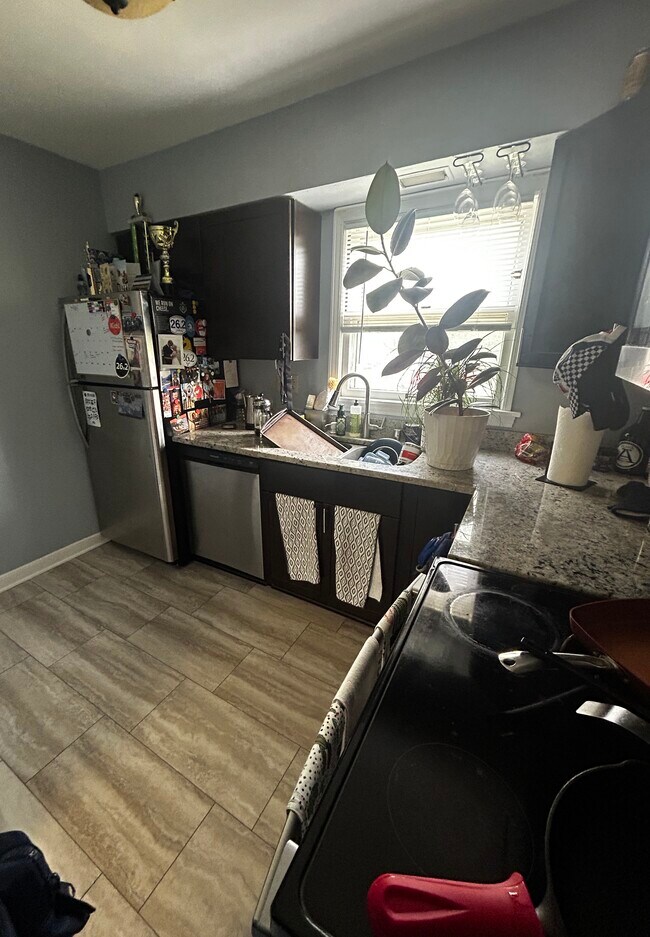 Building Photo - 5315 4 Unit