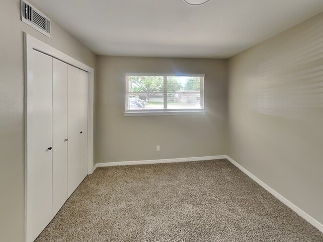 Building Photo - 10322 Antrim Ln