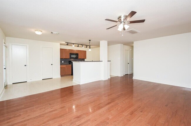 Building Photo - 5726 Silver Oak