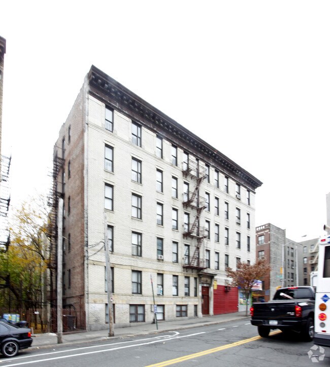 Building Photo - 1140 Findlay Ave