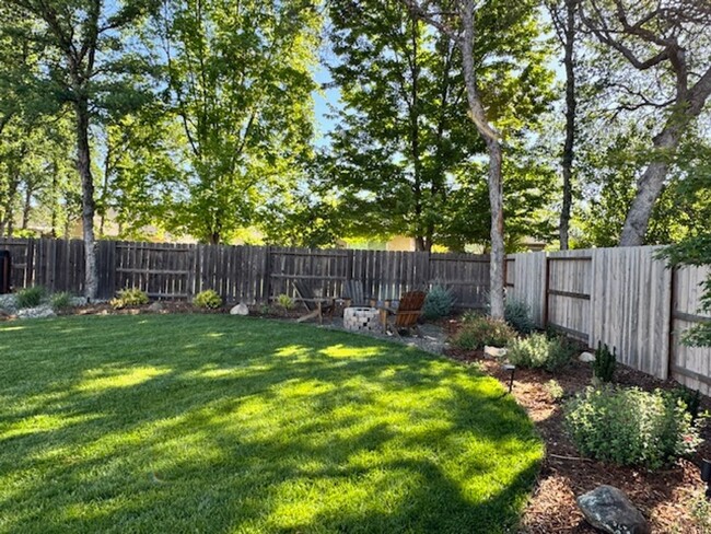Building Photo - Beautiful Custom East Redding Home with a ...