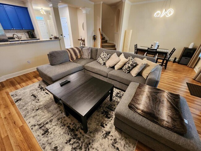 Building Photo - 1836 Rue De Montreal