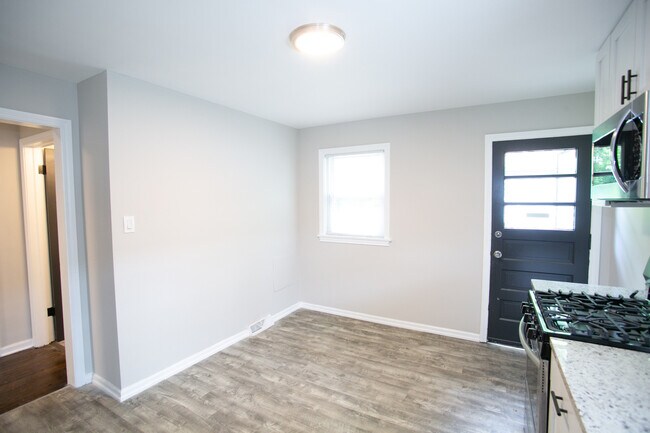 Building Photo - 8837 S Talman Ave