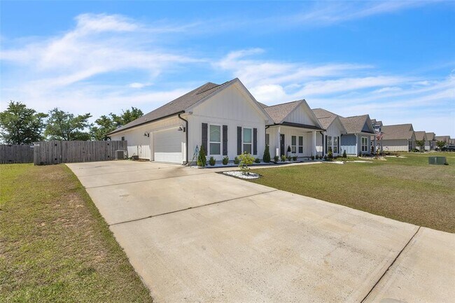 Building Photo - 5531 Blake Ln