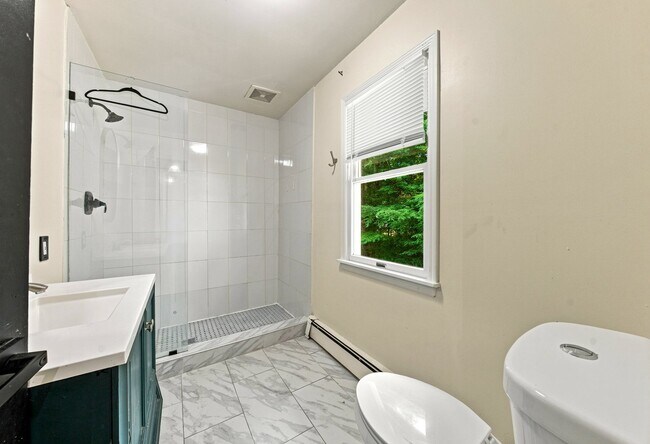 Building Photo - 8 McCroy Dr