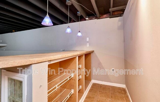 Building Photo - 121 Walnut Hill Dr