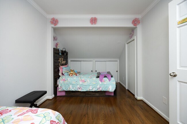 Building Photo - Beautifully renovated large home in CHCCS school district! Available mid-June!