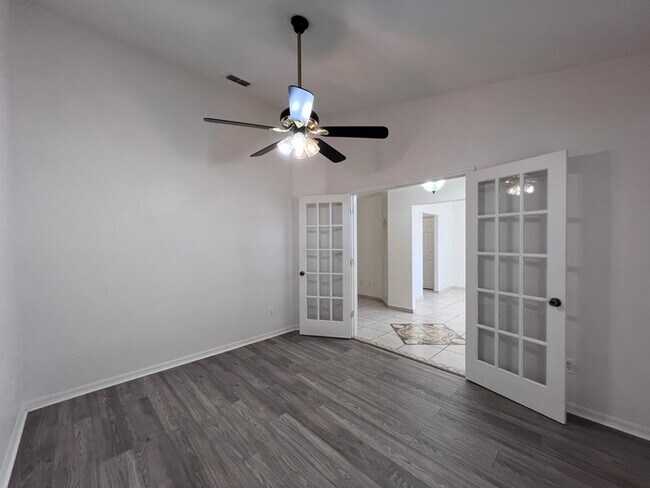 Building Photo - PRICE REDUCED FOR A QUICK MOVE IN!!  Beaut...