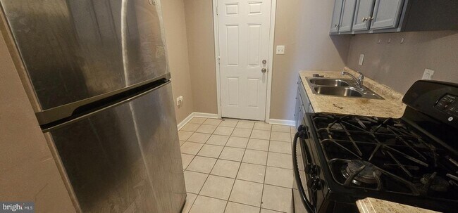 Building Photo - 2548 Oswego Ave
