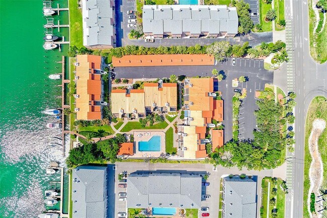 Building Photo - 557 Pinellas Bayway S