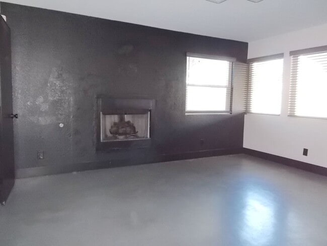 Building Photo - Spacious 4-Bed Home in Quiet Las Vegas Cul-de-Sac with Private Backyard