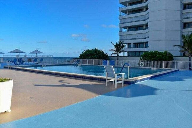 Building Photo - 3546 S Ocean Blvd
