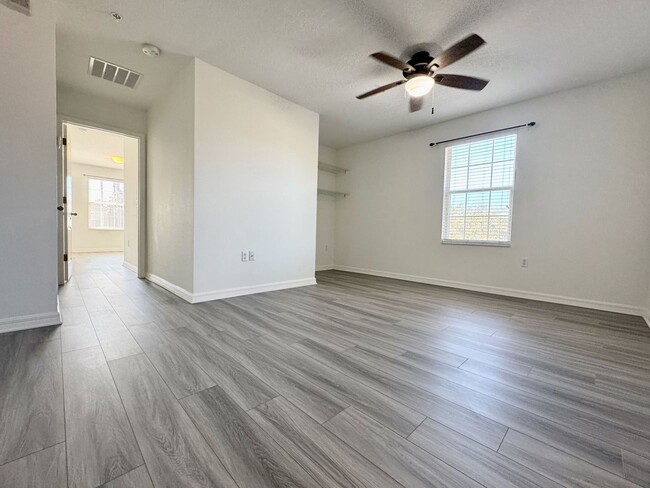 Building Photo - Renovated 3/2.5 Townhome with Office/Flex ...