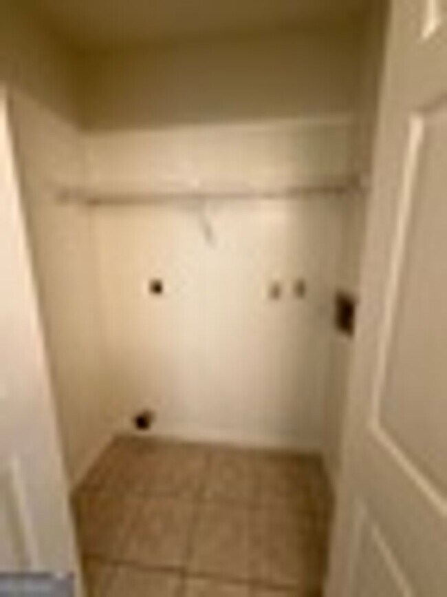 Building Photo - 444 Admiral's Walk Dr