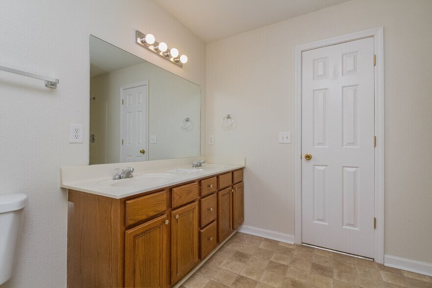 Building Photo - 608 Birchbrook Ct