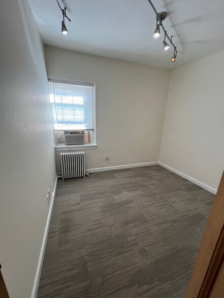 Bedroom #2 - 3900 Sunnyside Rd