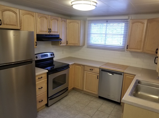 Kitchen - 1869 S 500 E