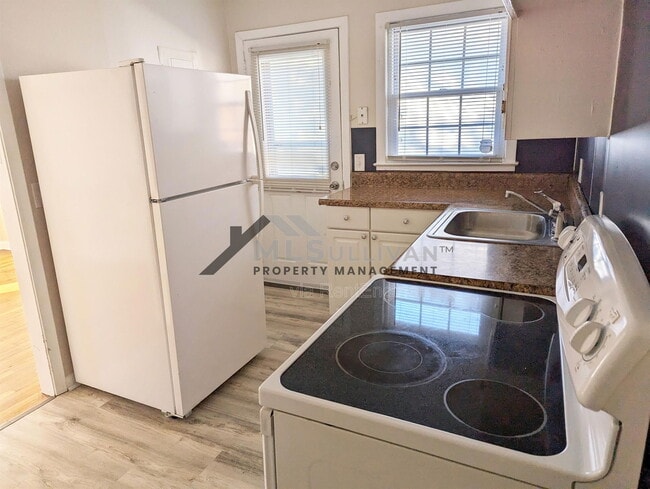 Building Photo - 2020 Englewood Ave