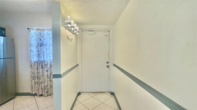 Building Photo - 9340 Lagoon Pl