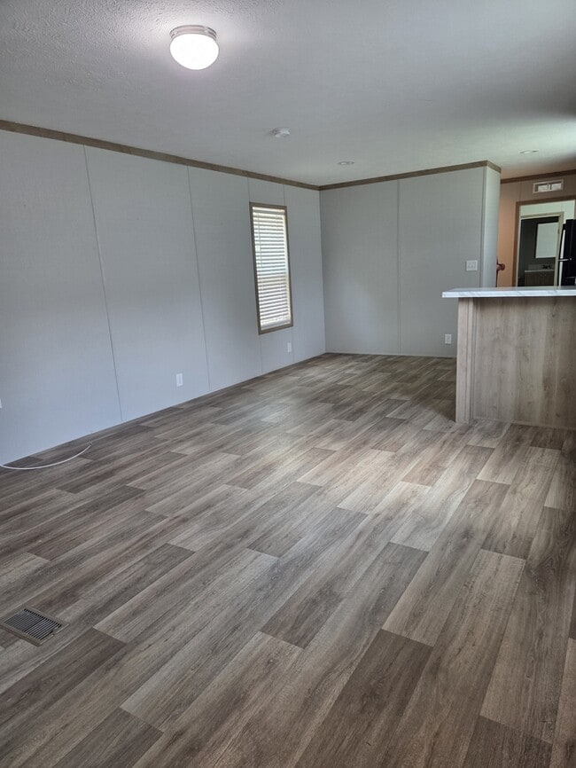 Building Photo - Lovely 3 Bedroom/2 Bath Single Wide in Madison