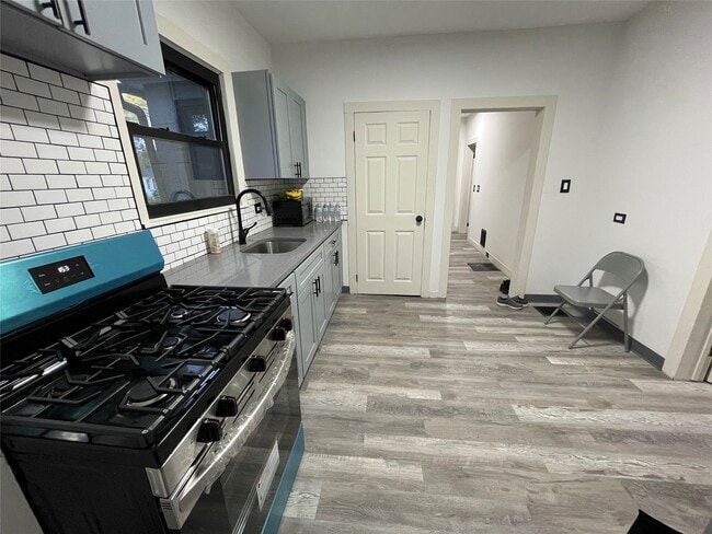 Building Photo - 50 Schubert St