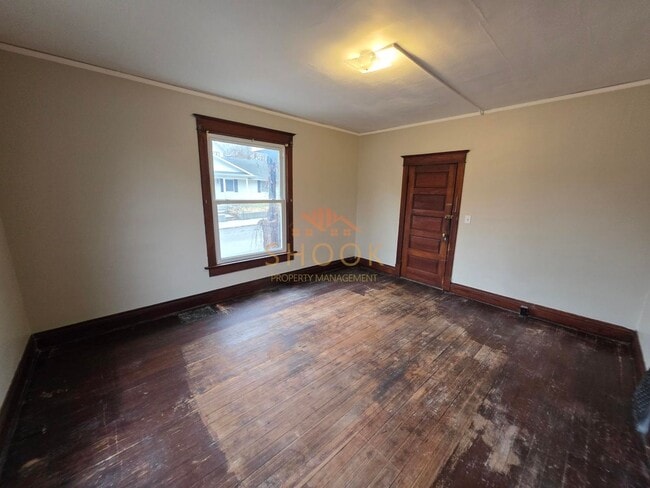 Building Photo - 104 S 7th St