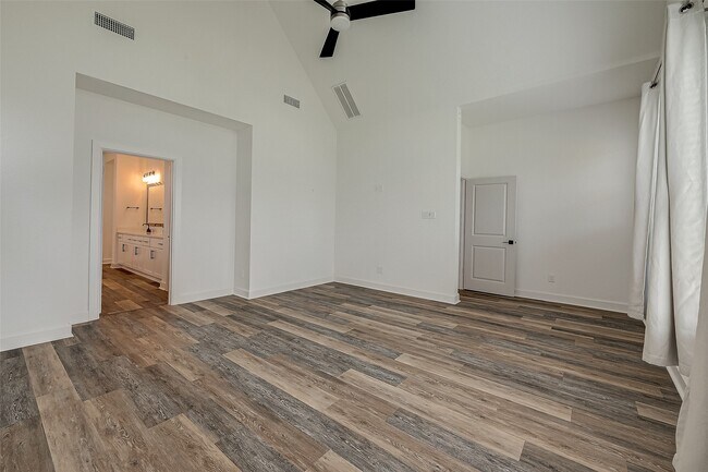 Building Photo - 24351 Dyer Hl Wy