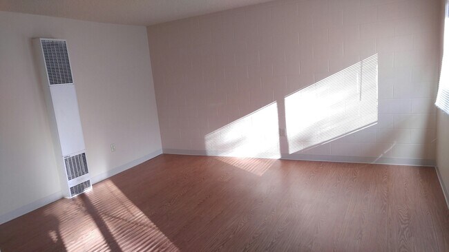 Interior Photo - 485 LINDEN