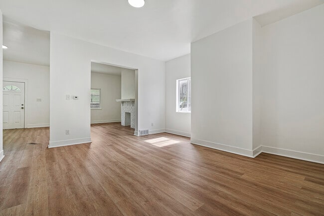 Building Photo - 198 Oneida St