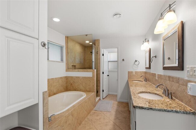 Building Photo - 700 Grey Fox Trail