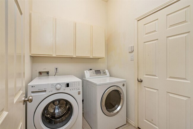 Building Photo - 21506 Willow Glade Dr