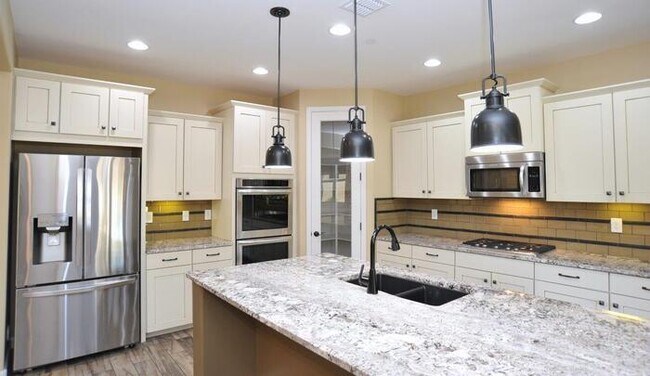 Building Photo - Stunning Executive Home (former model) in ...